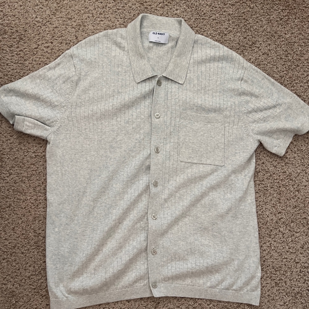 Old Navy Men's Light Heather Gray Short-Sleeve Button-Down Shirt